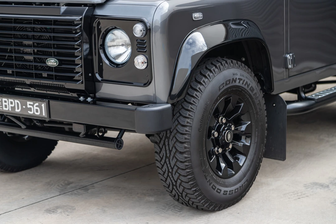2015 Land Rover Defender 90 - Image 25 of 31