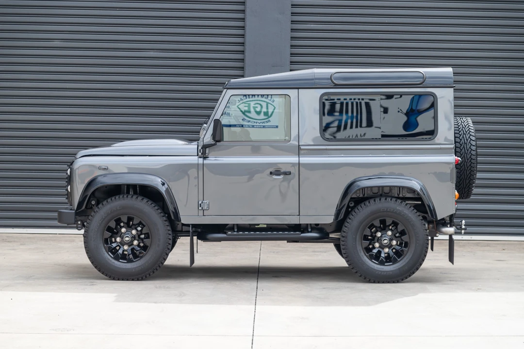 2015 Land Rover Defender 90 - Image 9 of 31