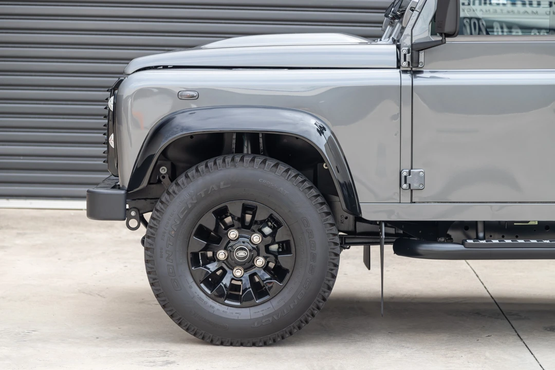 2015 Land Rover Defender 90 - Image 26 of 31