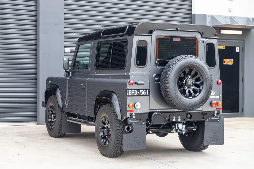 2015 Land Rover Defender 90 - Image 8 of 31