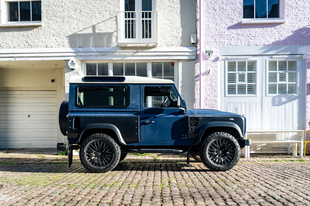 2015 Land Rover Defender 90 - Image 11 of 31