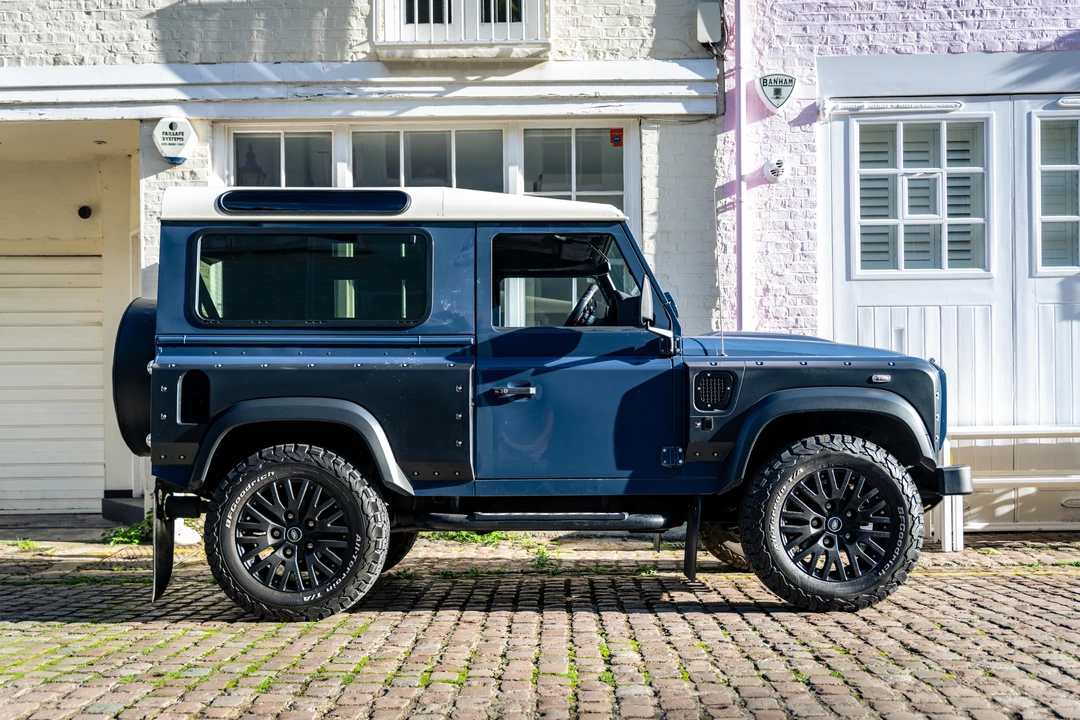 2015 Land Rover Defender 90 - Image 23 of 31