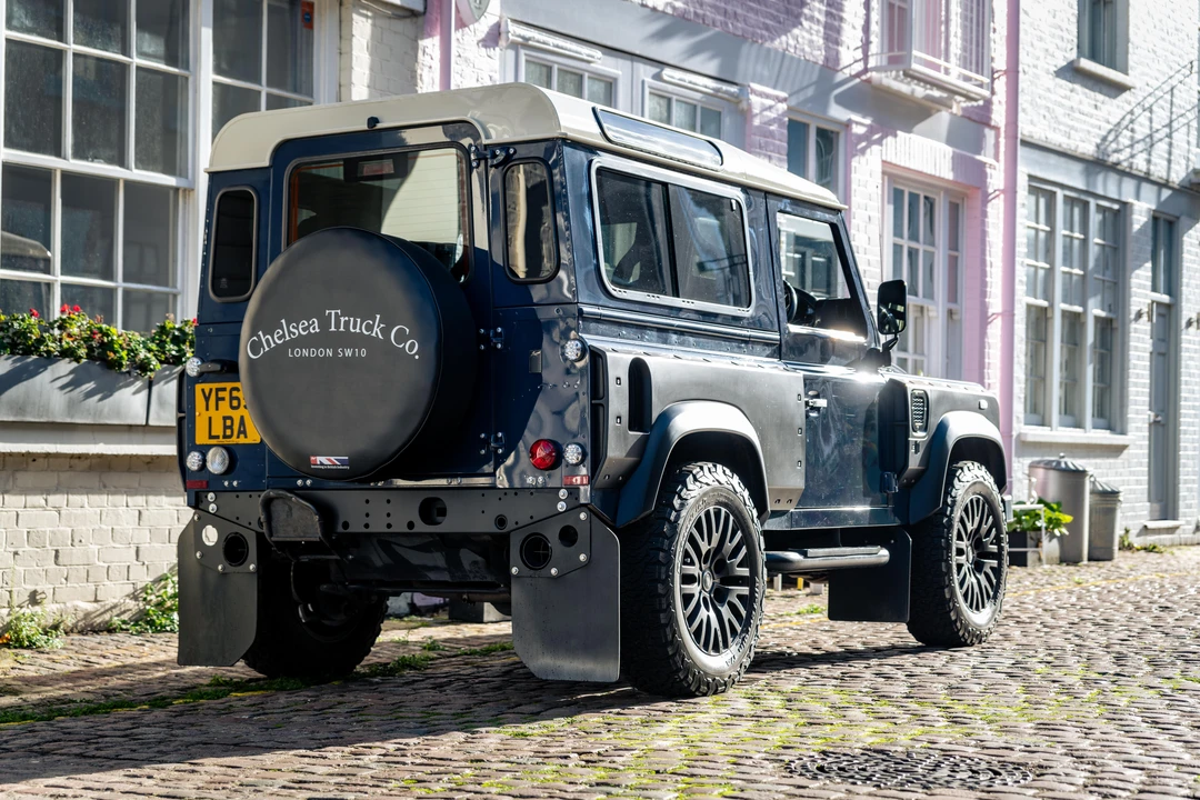 2015 Land Rover Defender 90 - Image 4 of 31