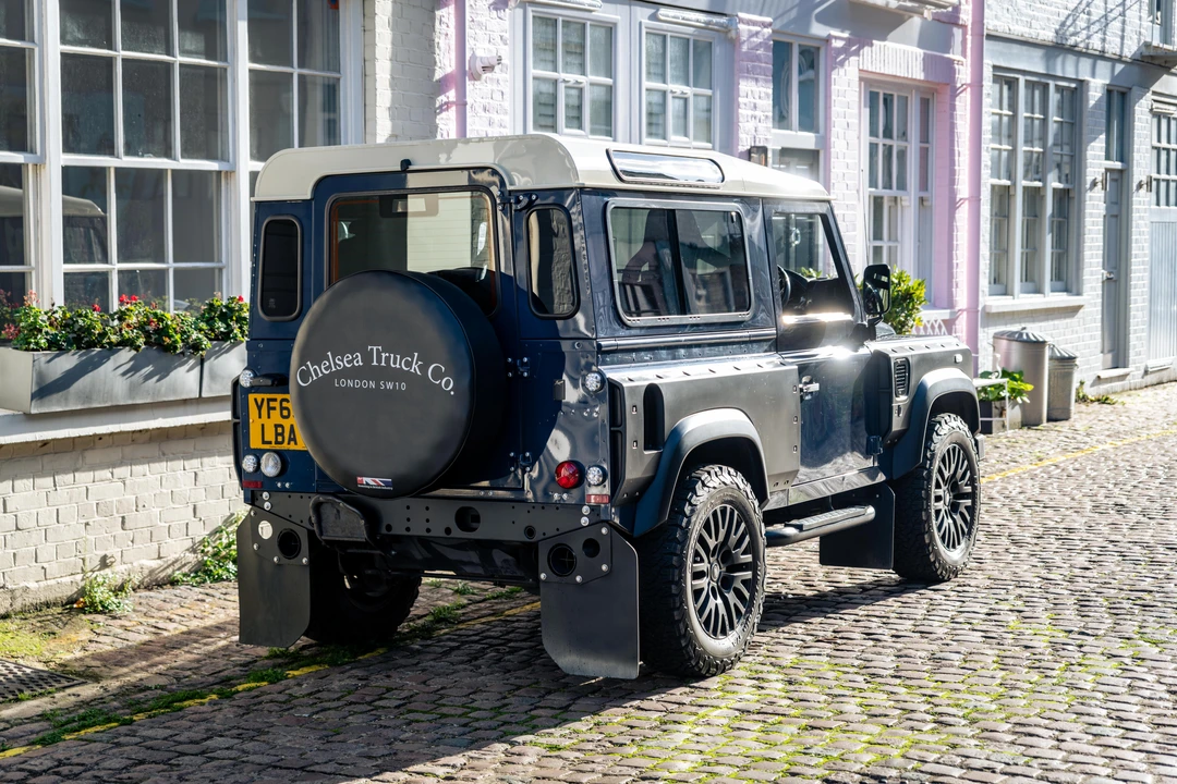 2015 Land Rover Defender 90 - Image 22 of 31