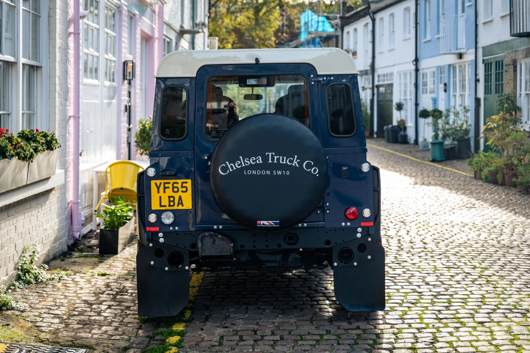 2015 Land Rover Defender 90 - Image 5 of 31