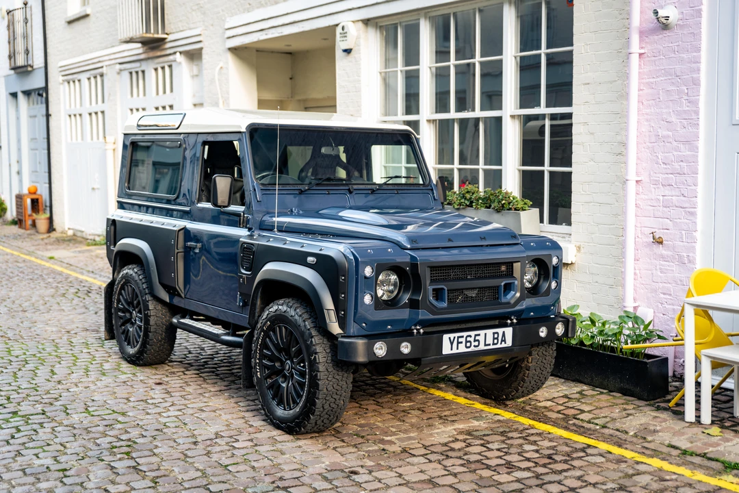 2015 Land Rover Defender 90 - Image 10 of 31