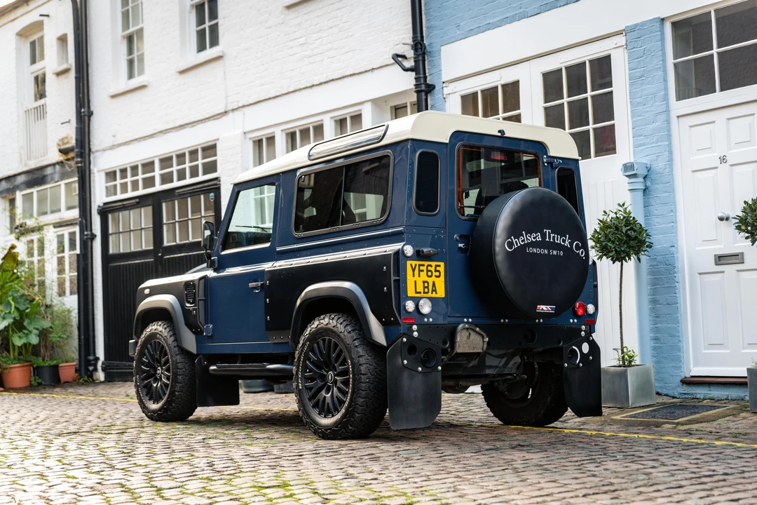 2015 Land Rover Defender 90 - Image 20 of 31