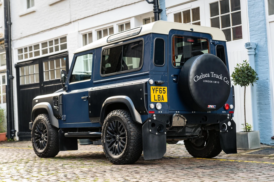 2015 Land Rover Defender 90 - Image 6 of 31