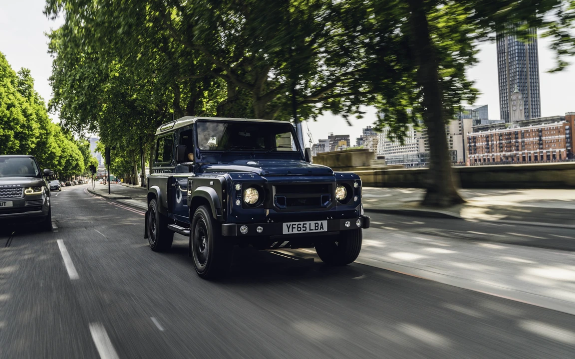 2015 Land Rover Defender 90 - Image 13 of 31