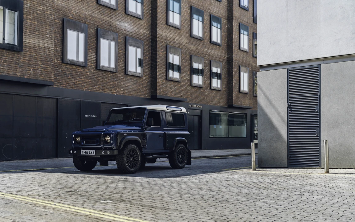2015 Land Rover Defender 90 - Image 26 of 31
