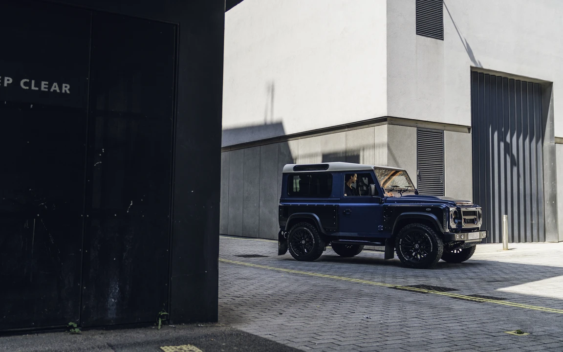 2015 Land Rover Defender 90 - Image 27 of 31