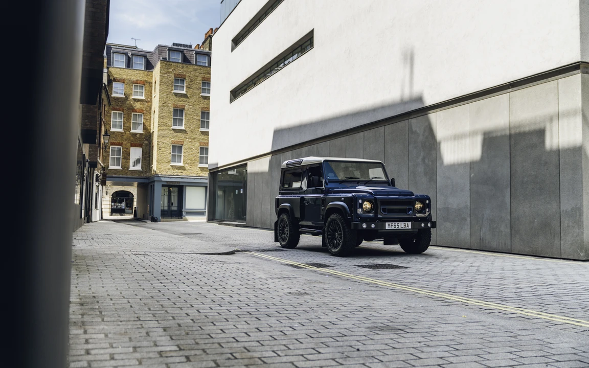 2015 Land Rover Defender 90 - Image 15 of 31