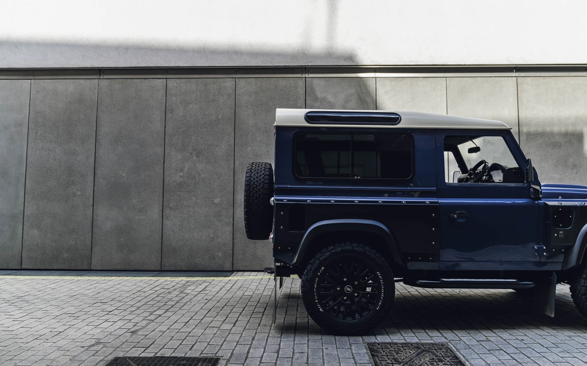 2015 Land Rover Defender 90 - Image 29 of 31