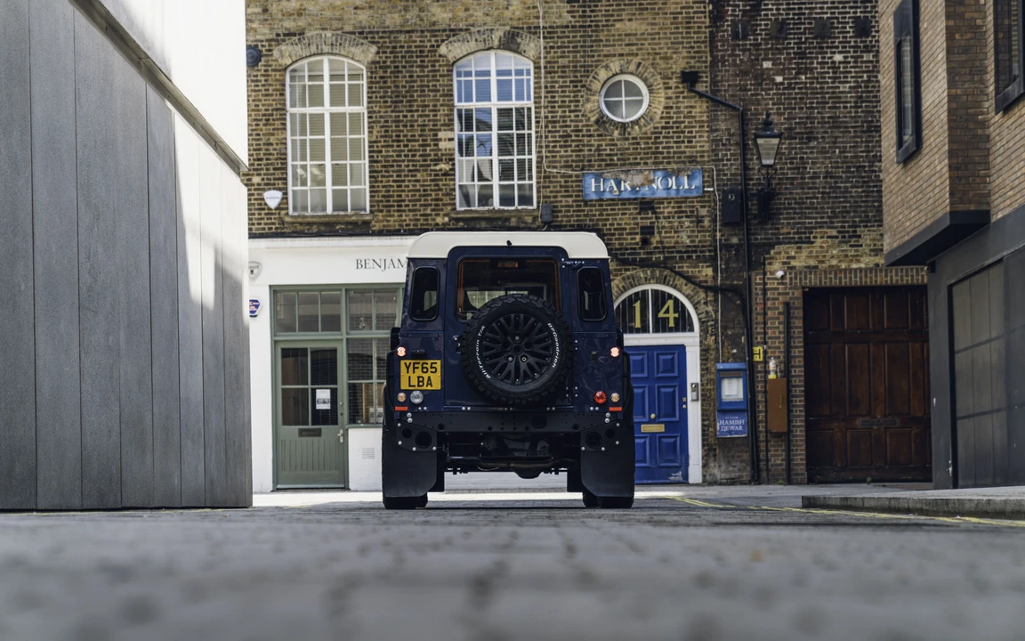 2015 Land Rover Defender 90 - Image 30 of 31