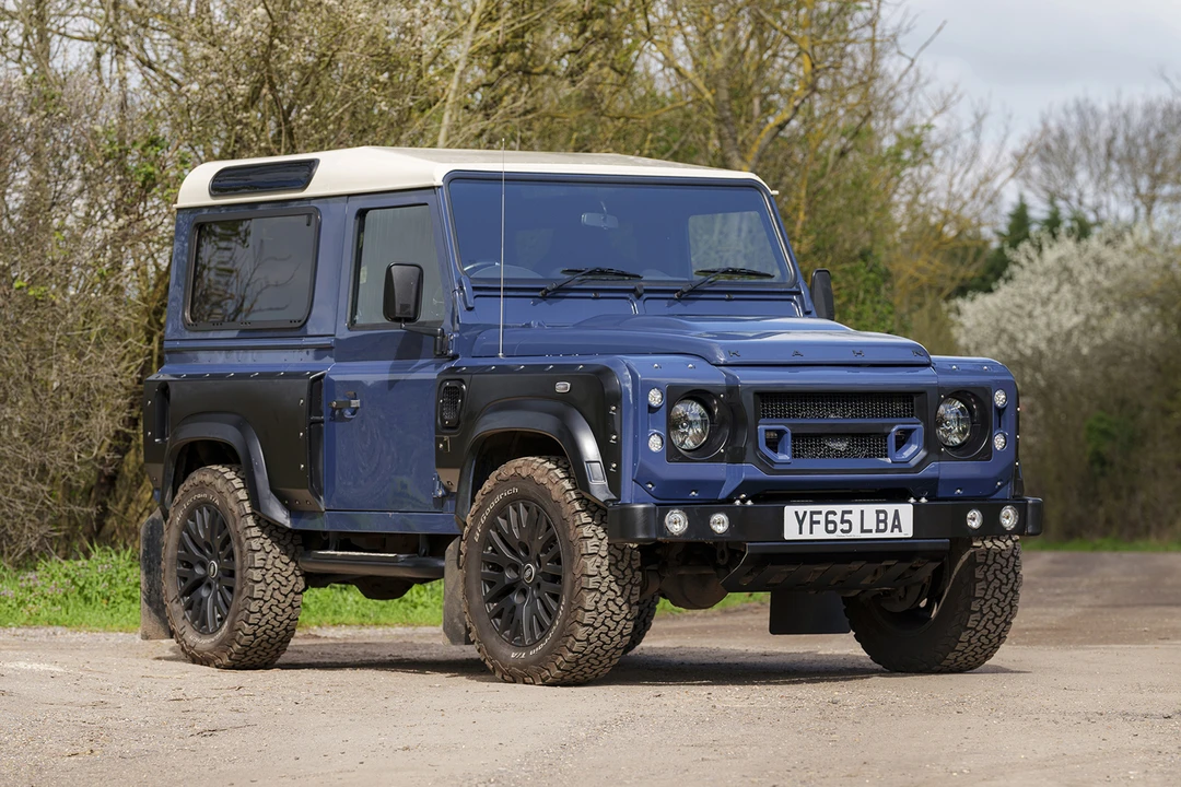 2015 Land Rover Defender 90 - Image 2 of 31