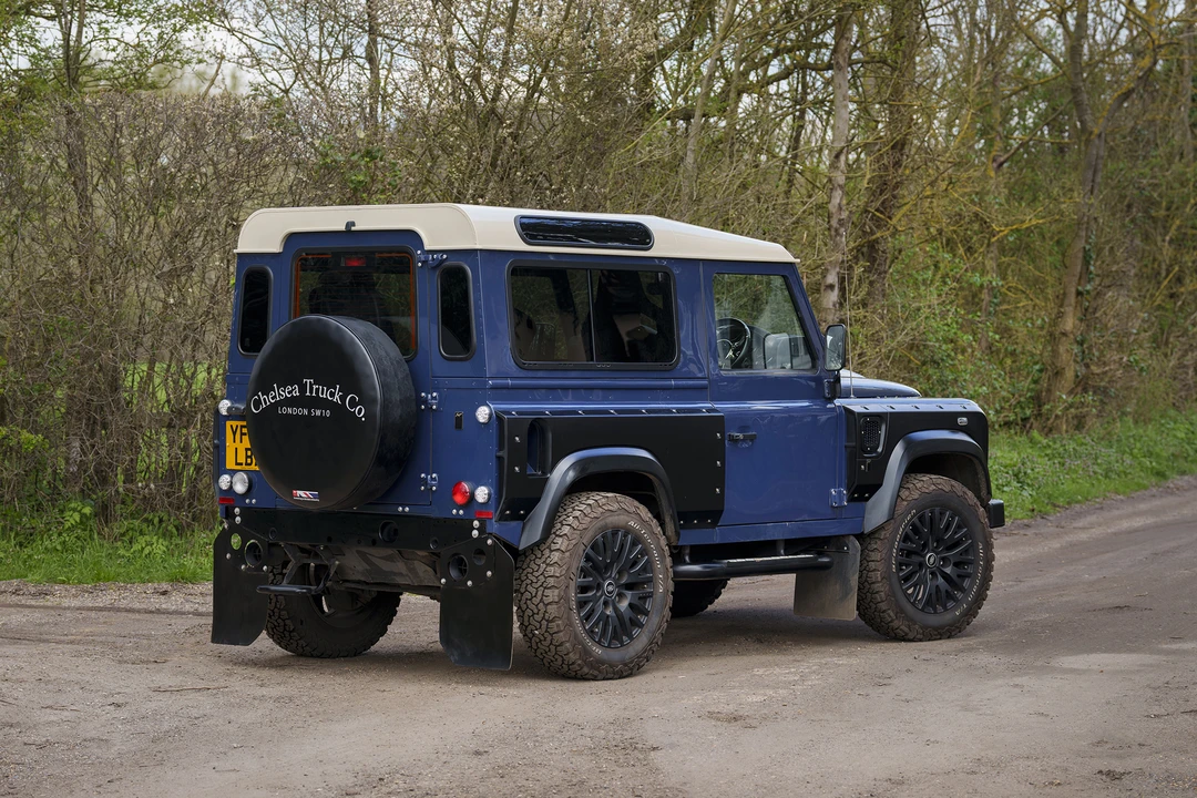 2015 Land Rover Defender 90 - Image 16 of 31