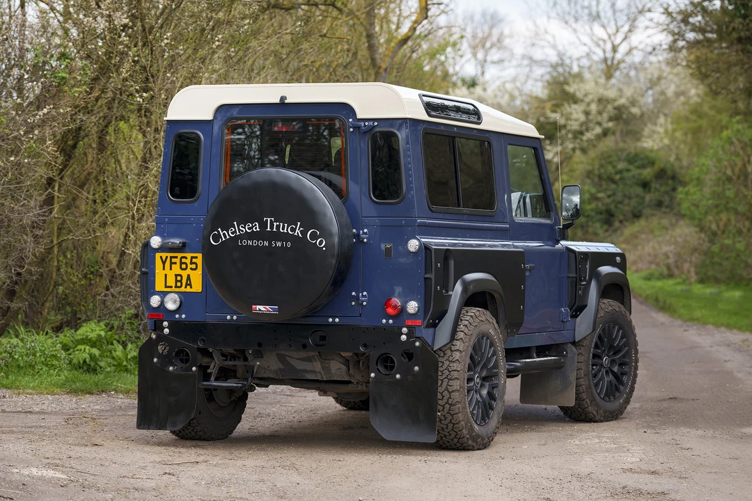2015 Land Rover Defender 90 - Image 15 of 31