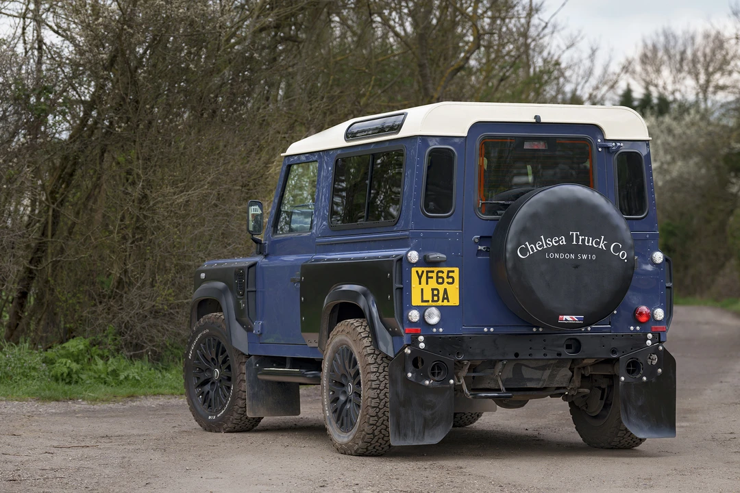 2015 Land Rover Defender 90 - Image 6 of 31