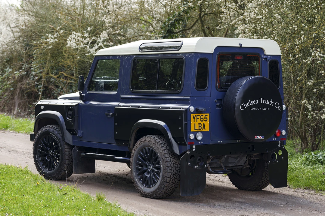 2015 Land Rover Defender 90 - Image 14 of 31