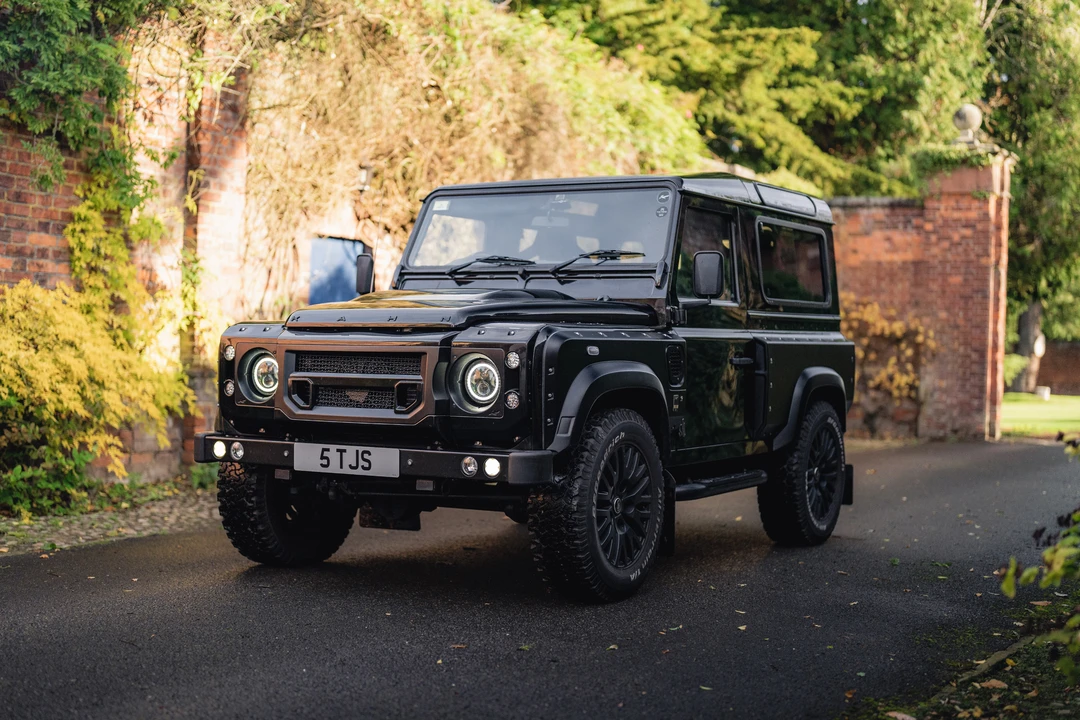 2015 Land Rover Defender 90 - Image 10 of 31