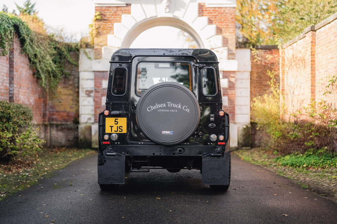 2015 Land Rover Defender 90 - Image 14 of 31