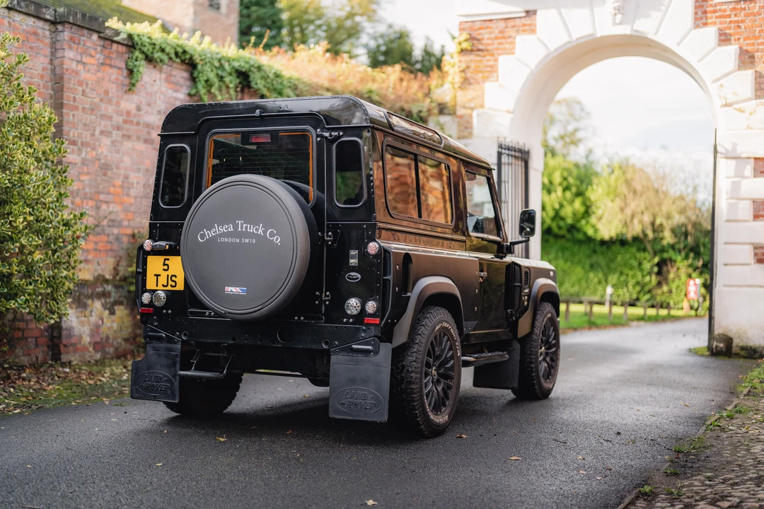 2015 Land Rover Defender 90 - Image 6 of 31