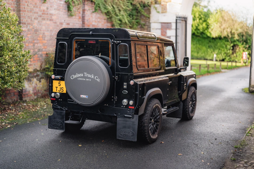 2015 Land Rover Defender 90 - Image 13 of 31