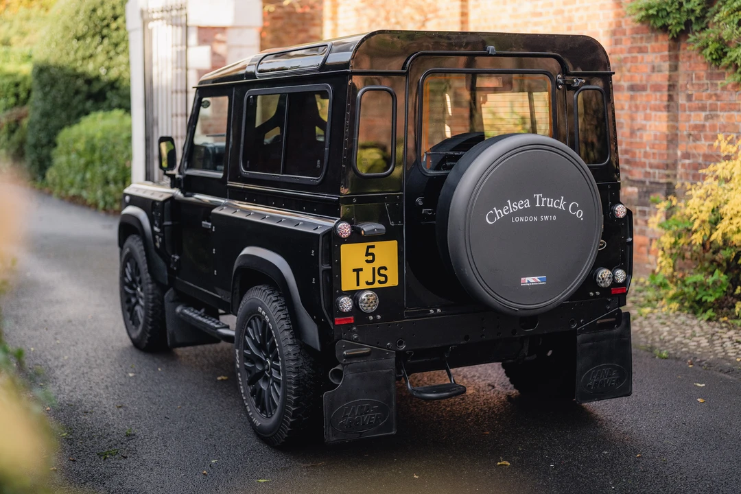2015 Land Rover Defender 90 - Image 15 of 31