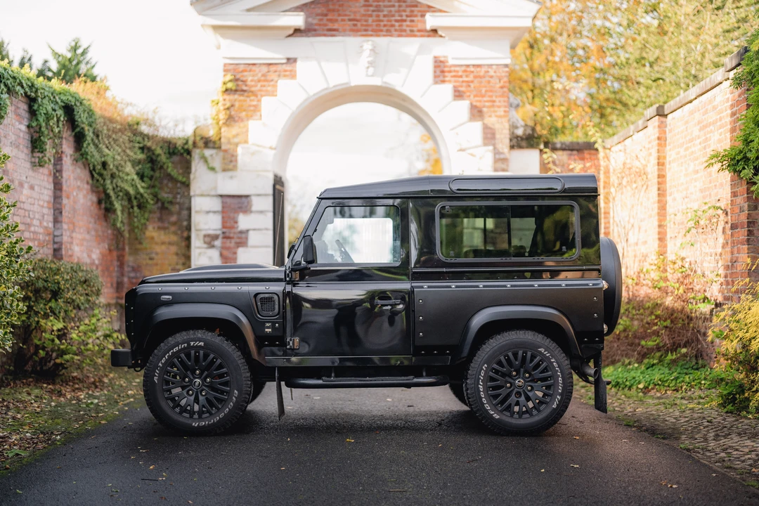 2015 Land Rover Defender 90 - Image 9 of 31