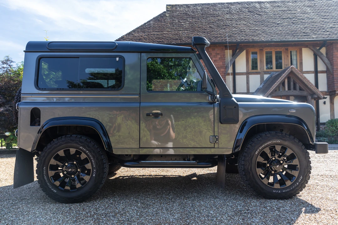 2015 Land Rover Defender 90 - Image 13 of 31