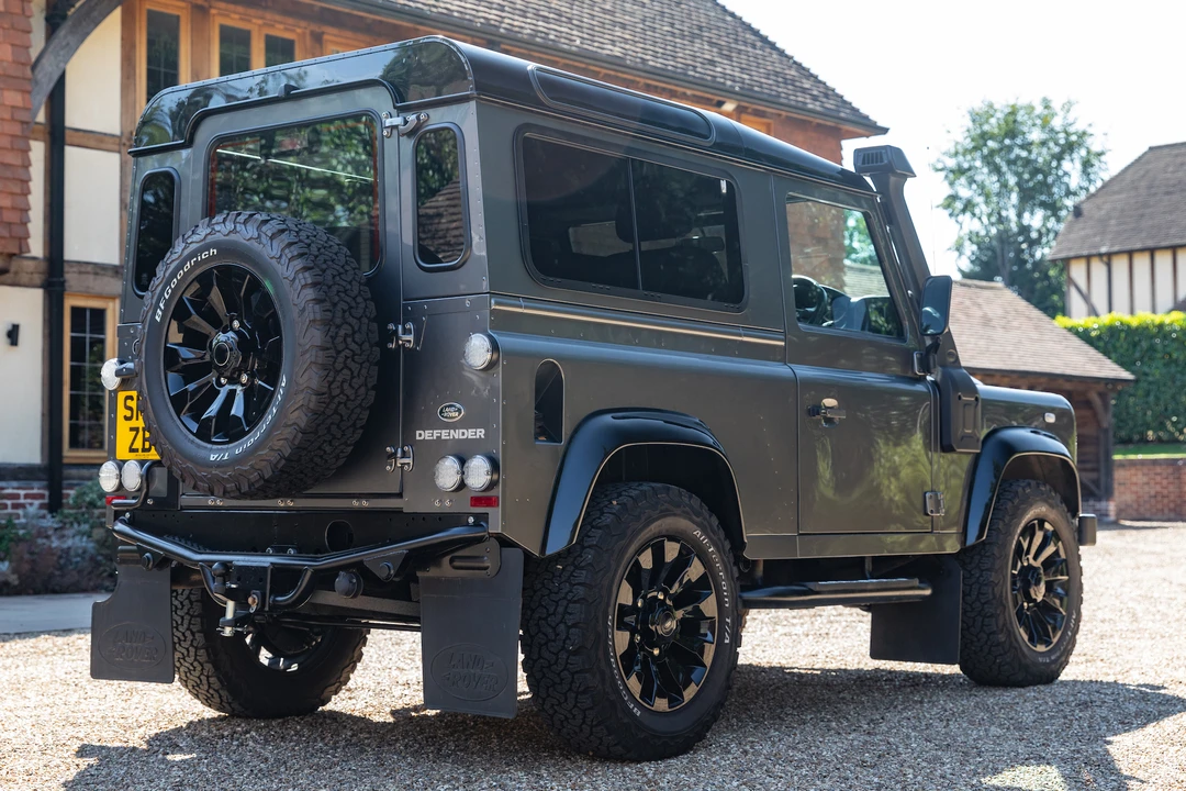 2015 Land Rover Defender 90 - Image 14 of 31