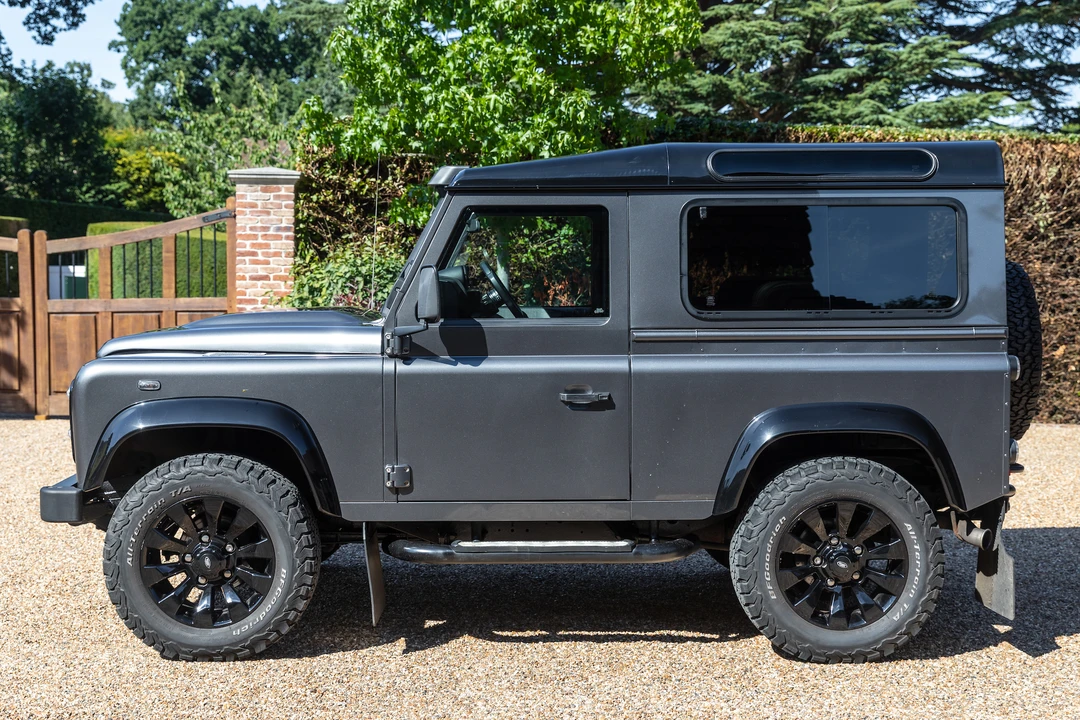 2015 Land Rover Defender 90 - Image 9 of 31
