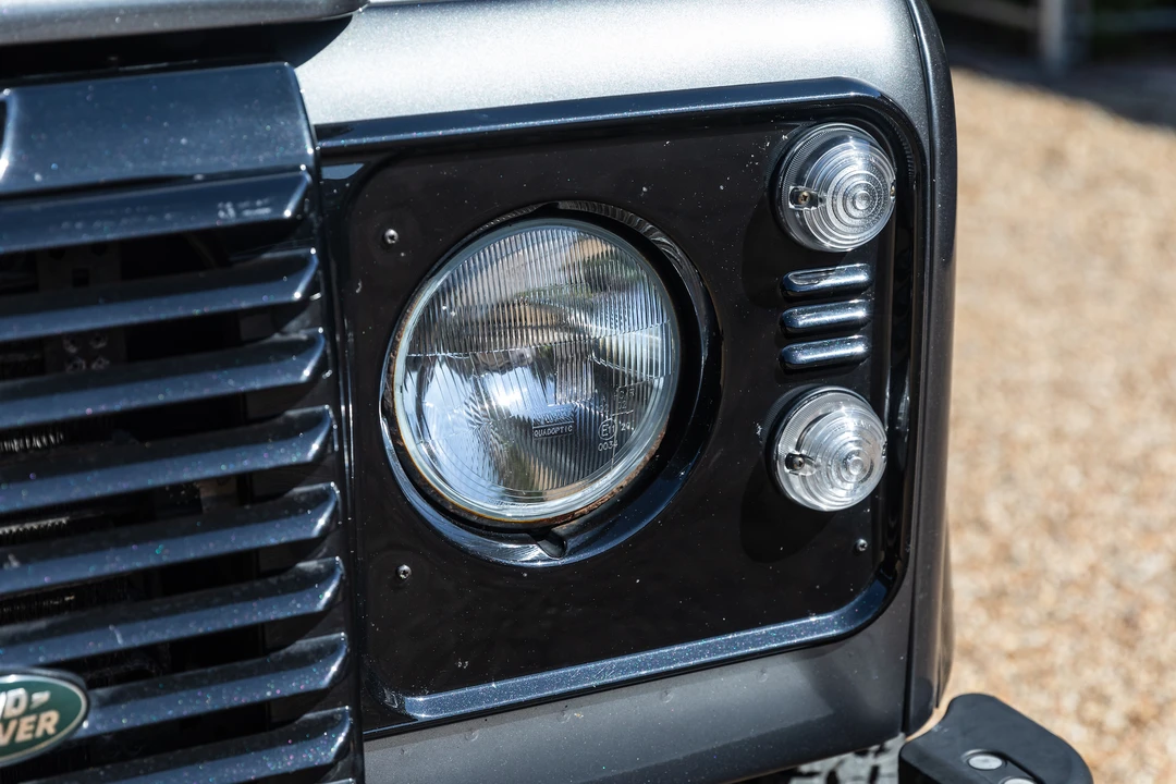 2015 Land Rover Defender 90 - Image 24 of 31
