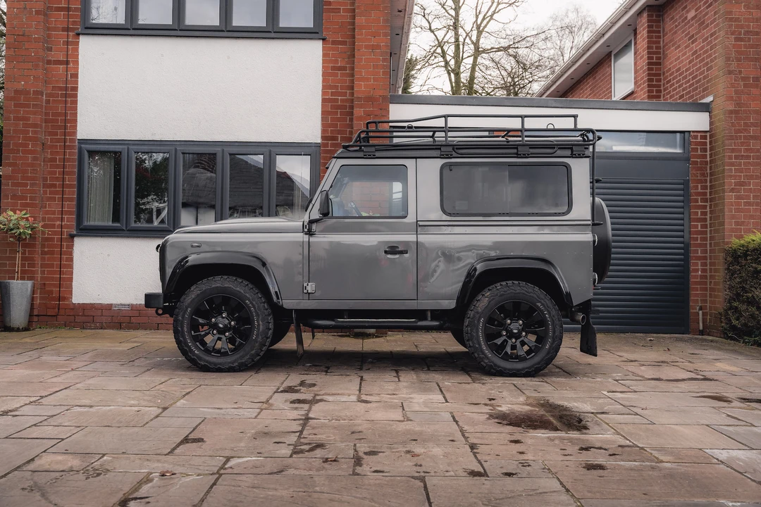 2015 Land Rover Defender 90 - Image 9 of 31