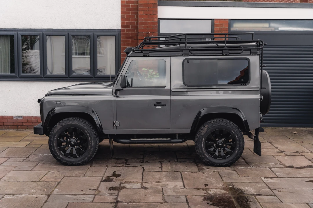 2015 Land Rover Defender 90 - Image 16 of 31