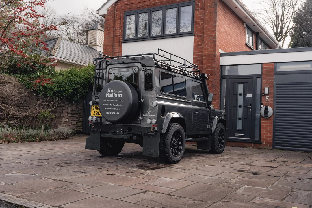 2015 Land Rover Defender 90 - Image 6 of 31