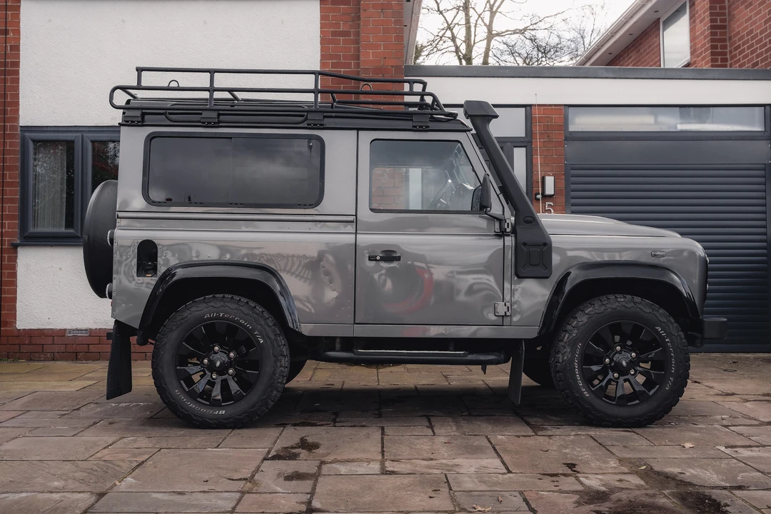 2015 Land Rover Defender 90 - Image 5 of 31
