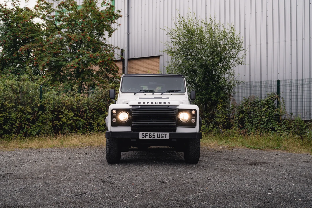 2015 Land Rover Defender 90 - Image 11 of 31