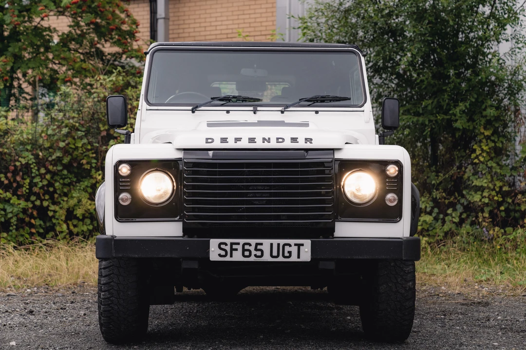2015 Land Rover Defender 90 - Image 18 of 31