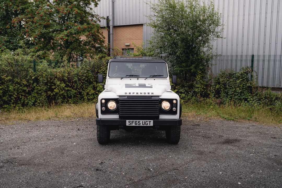 2015 Land Rover Defender 90 - Image 3 of 31