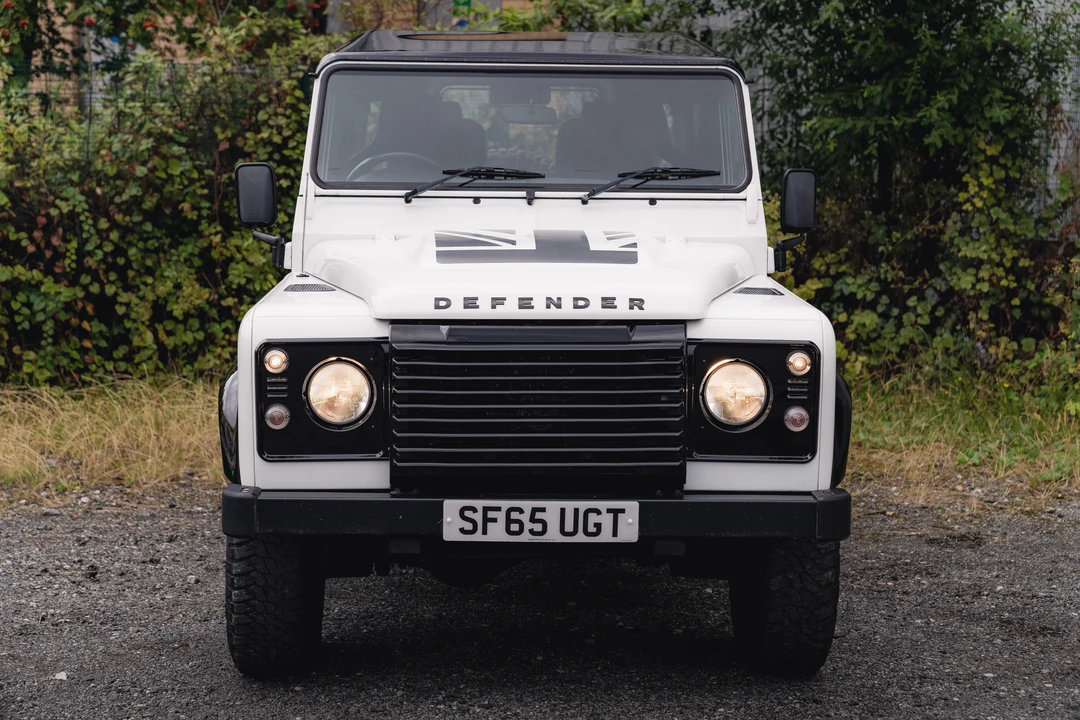 2015 Land Rover Defender 90 - Image 19 of 31
