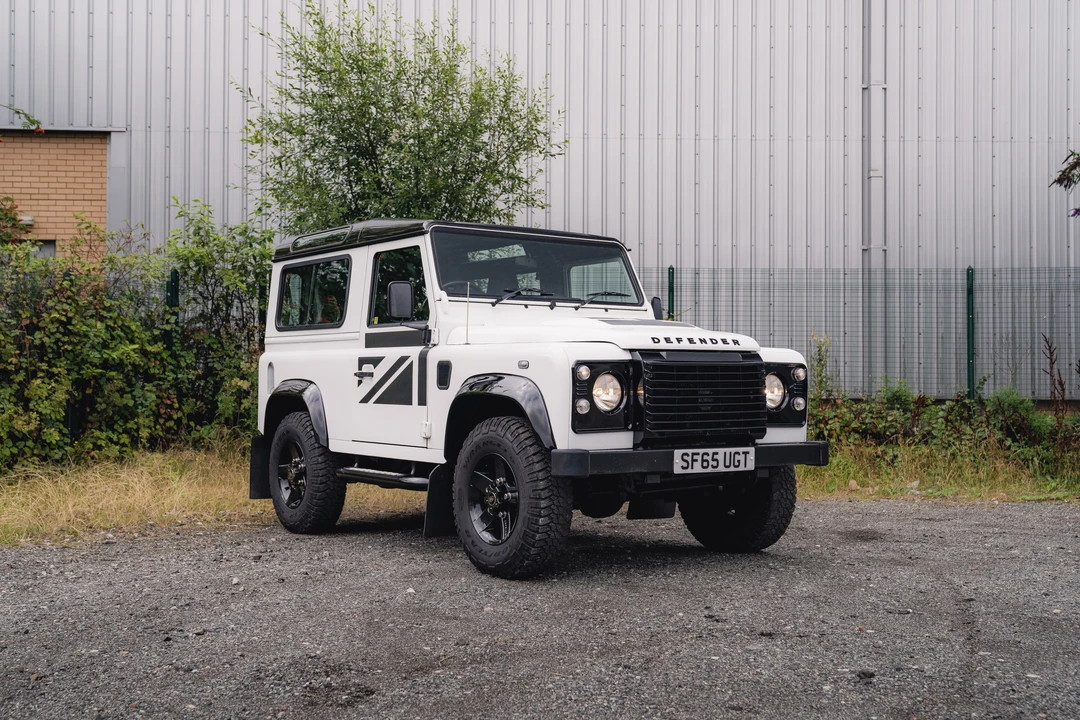 2015 Land Rover Defender 90 - Image 12 of 31