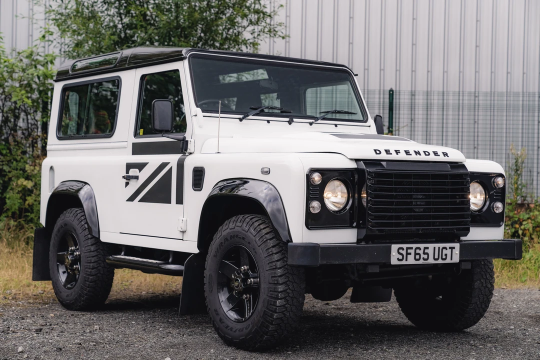 2015 Land Rover Defender 90 - Image 20 of 31