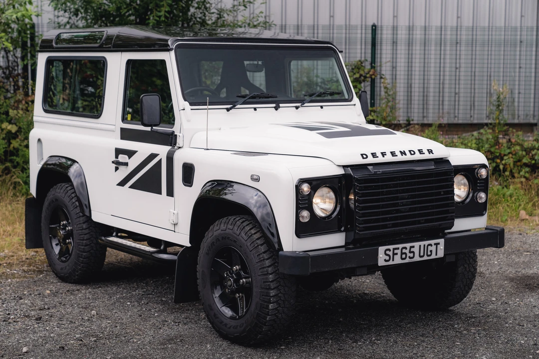 2015 Land Rover Defender 90 - Image 21 of 31