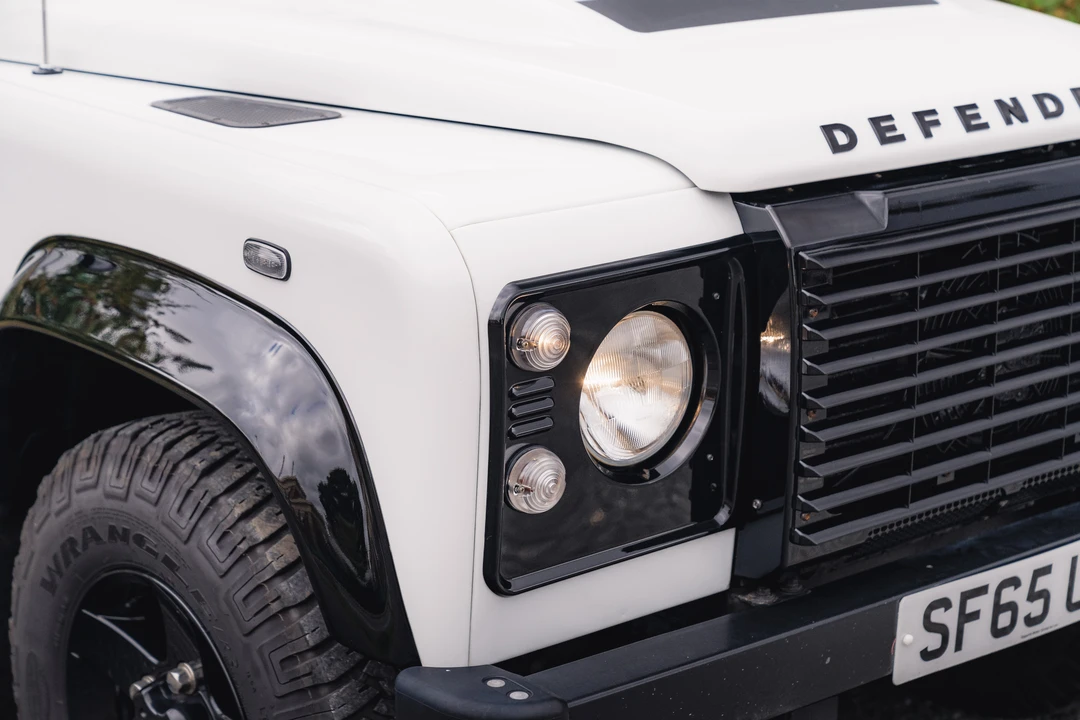 2015 Land Rover Defender 90 - Image 22 of 31