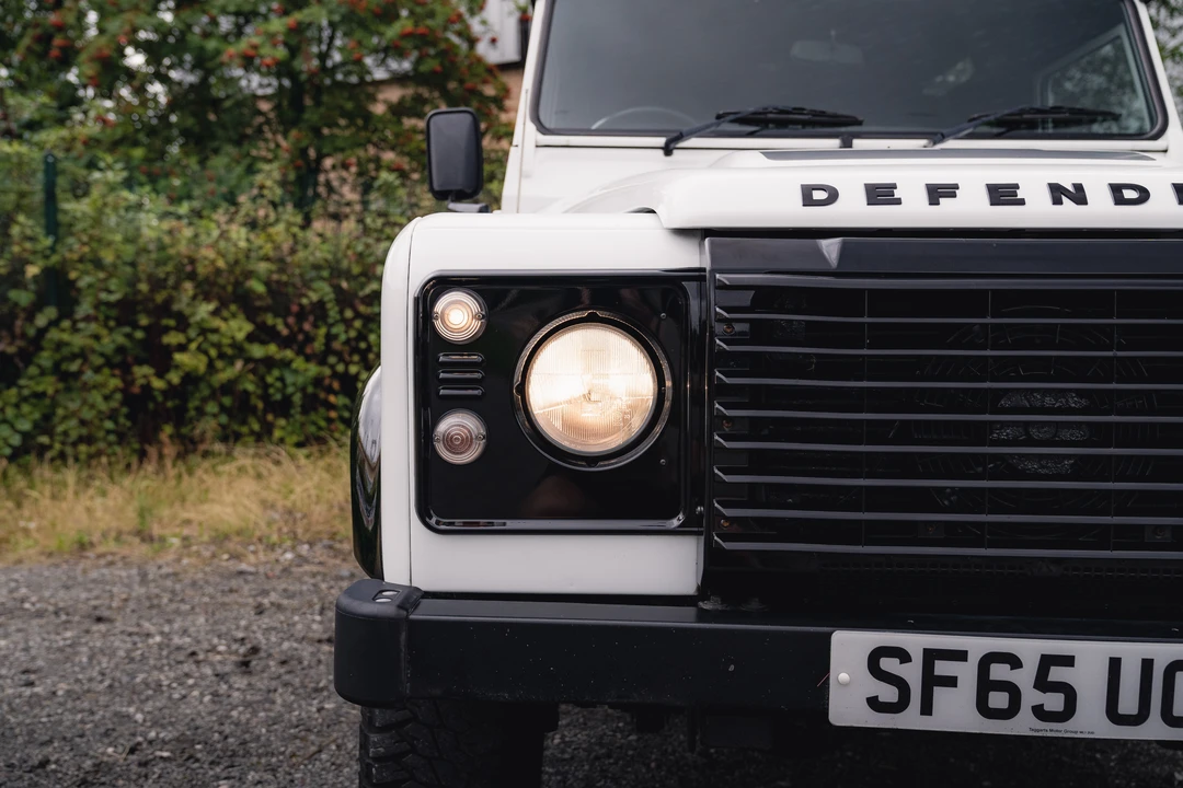 2015 Land Rover Defender 90 - Image 23 of 31