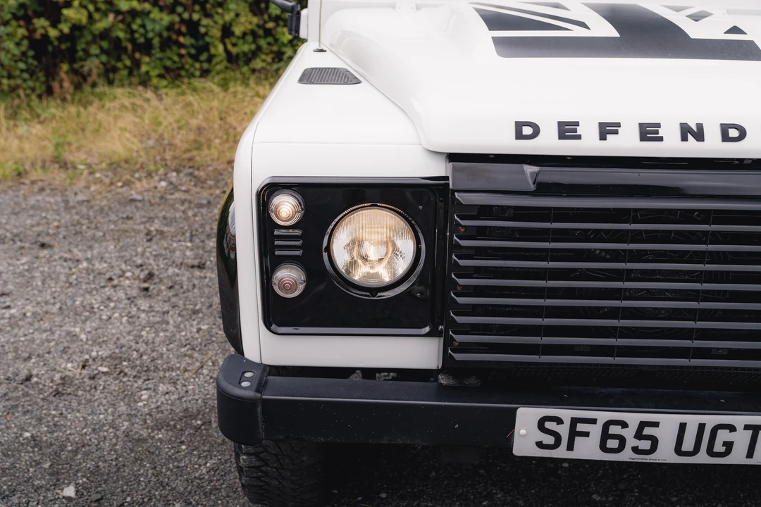 2015 Land Rover Defender 90 - Image 24 of 31