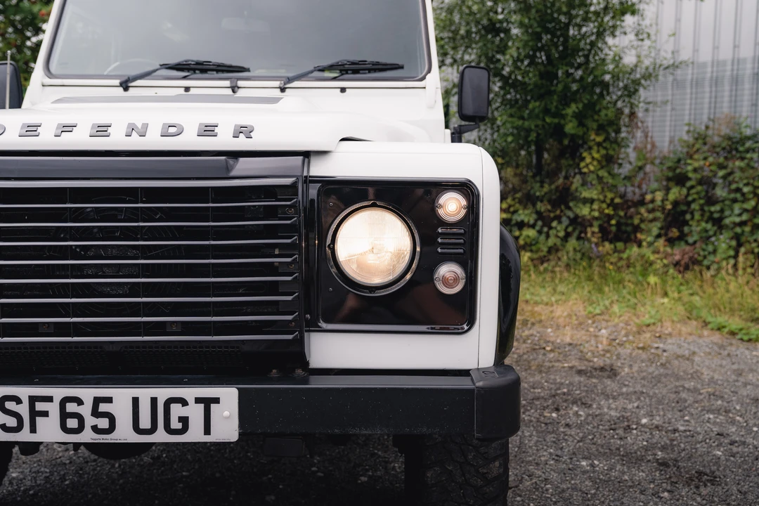 2015 Land Rover Defender 90 - Image 25 of 31