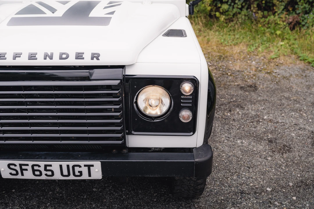 2015 Land Rover Defender 90 - Image 26 of 31