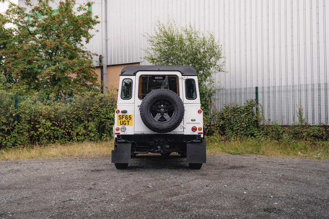 2015 Land Rover Defender 90 - Image 7 of 31